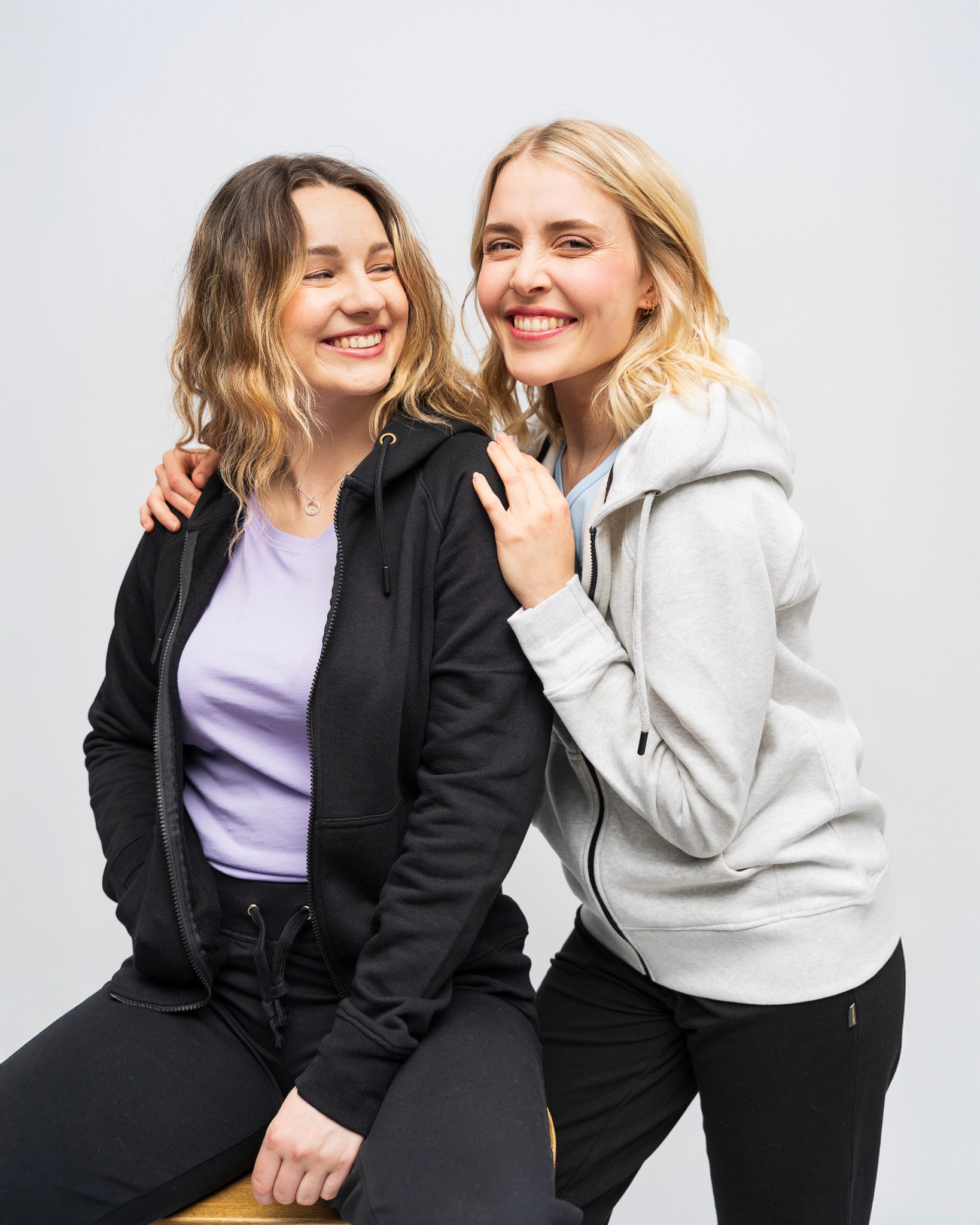 Felpe, maglioni e giacche con cappuccio Donna